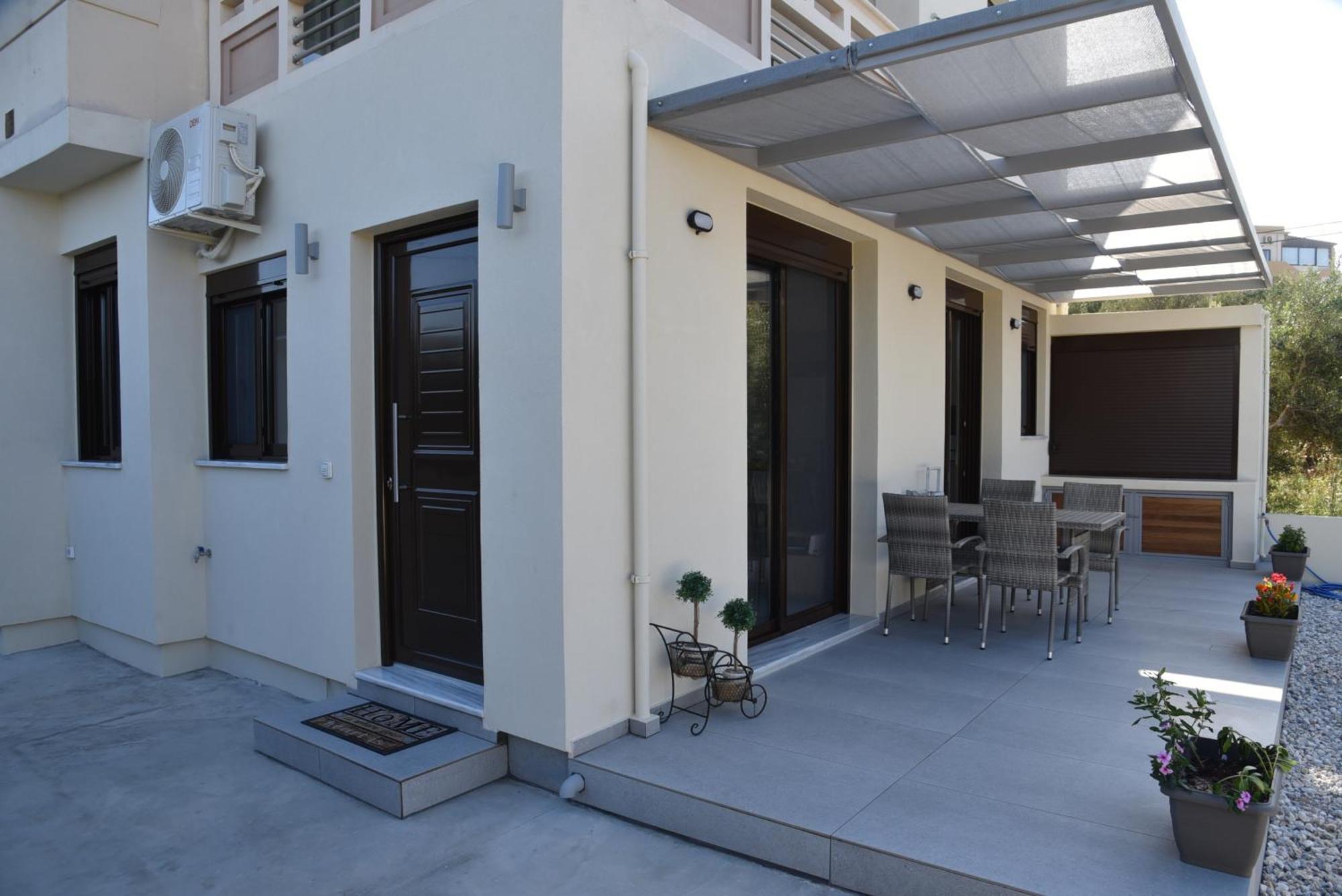 Pirgos Deluxe Apartment - Private Parking Kíssamos Eksteriør bilde