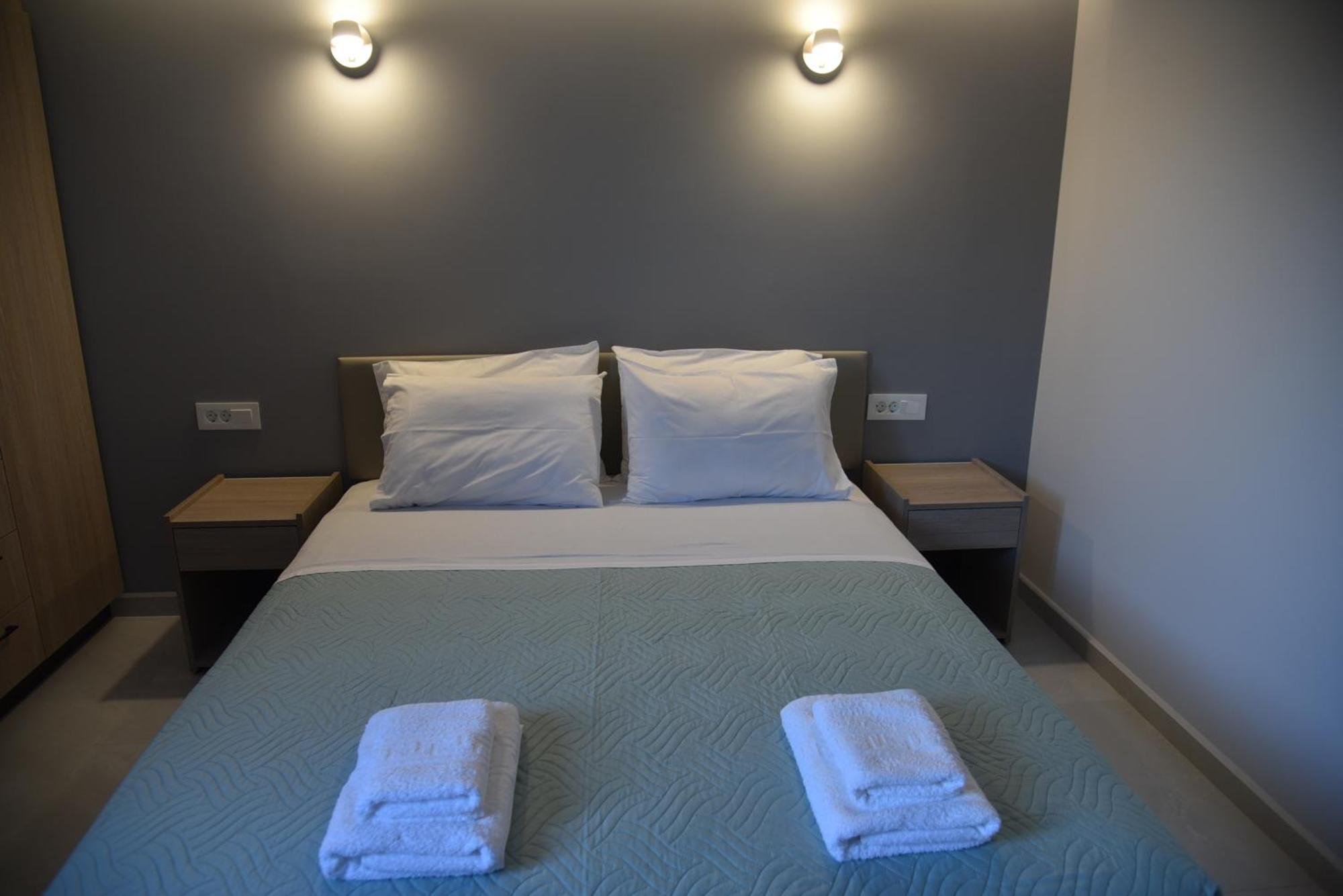 Pirgos Deluxe Apartment - Private Parking Kíssamos Eksteriør bilde