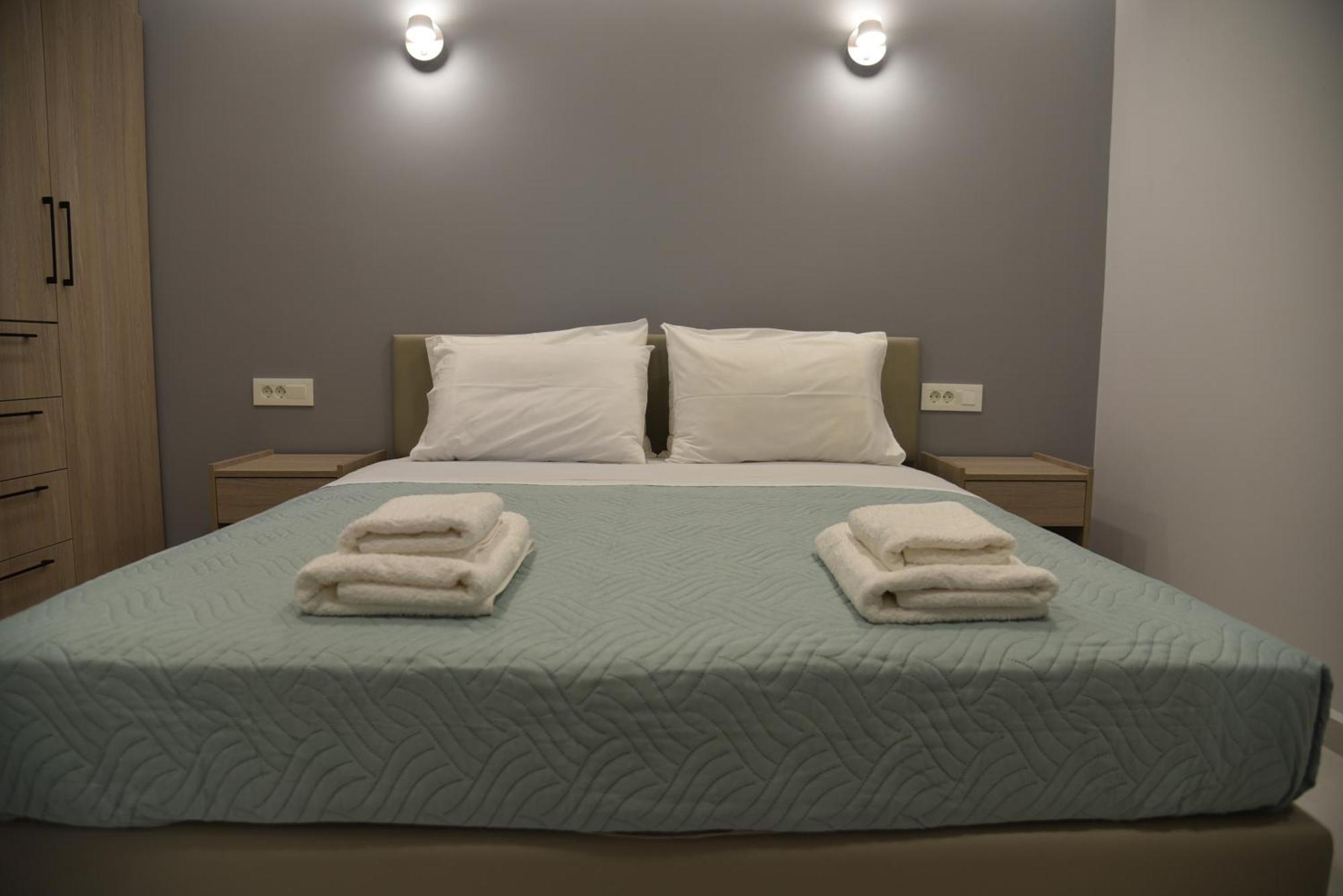 Pirgos Deluxe Apartment - Private Parking Kíssamos Eksteriør bilde