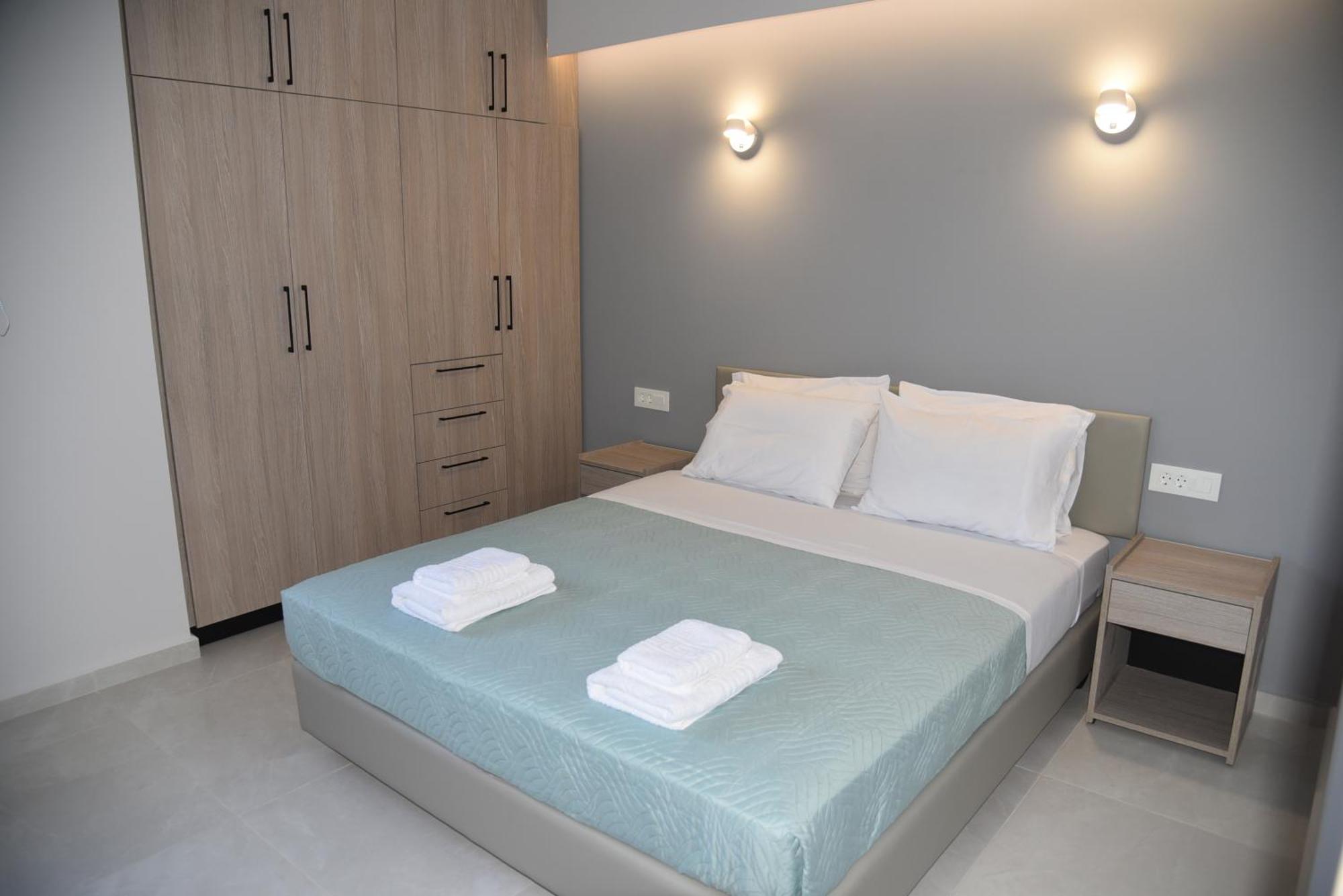 Pirgos Deluxe Apartment - Private Parking Kíssamos Eksteriør bilde