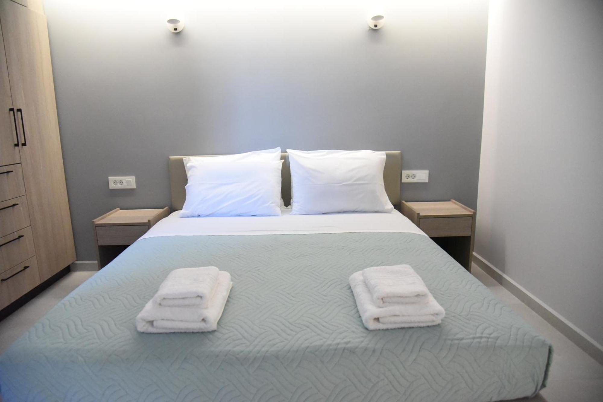Pirgos Deluxe Apartment - Private Parking Kíssamos Eksteriør bilde