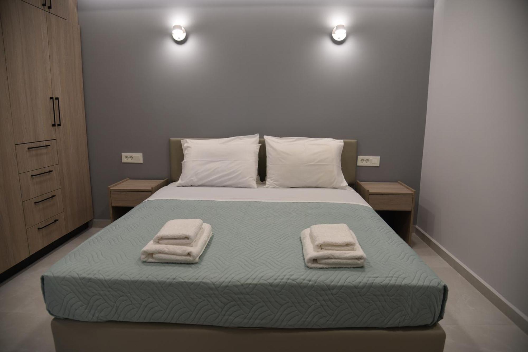 Pirgos Deluxe Apartment - Private Parking Kíssamos Eksteriør bilde
