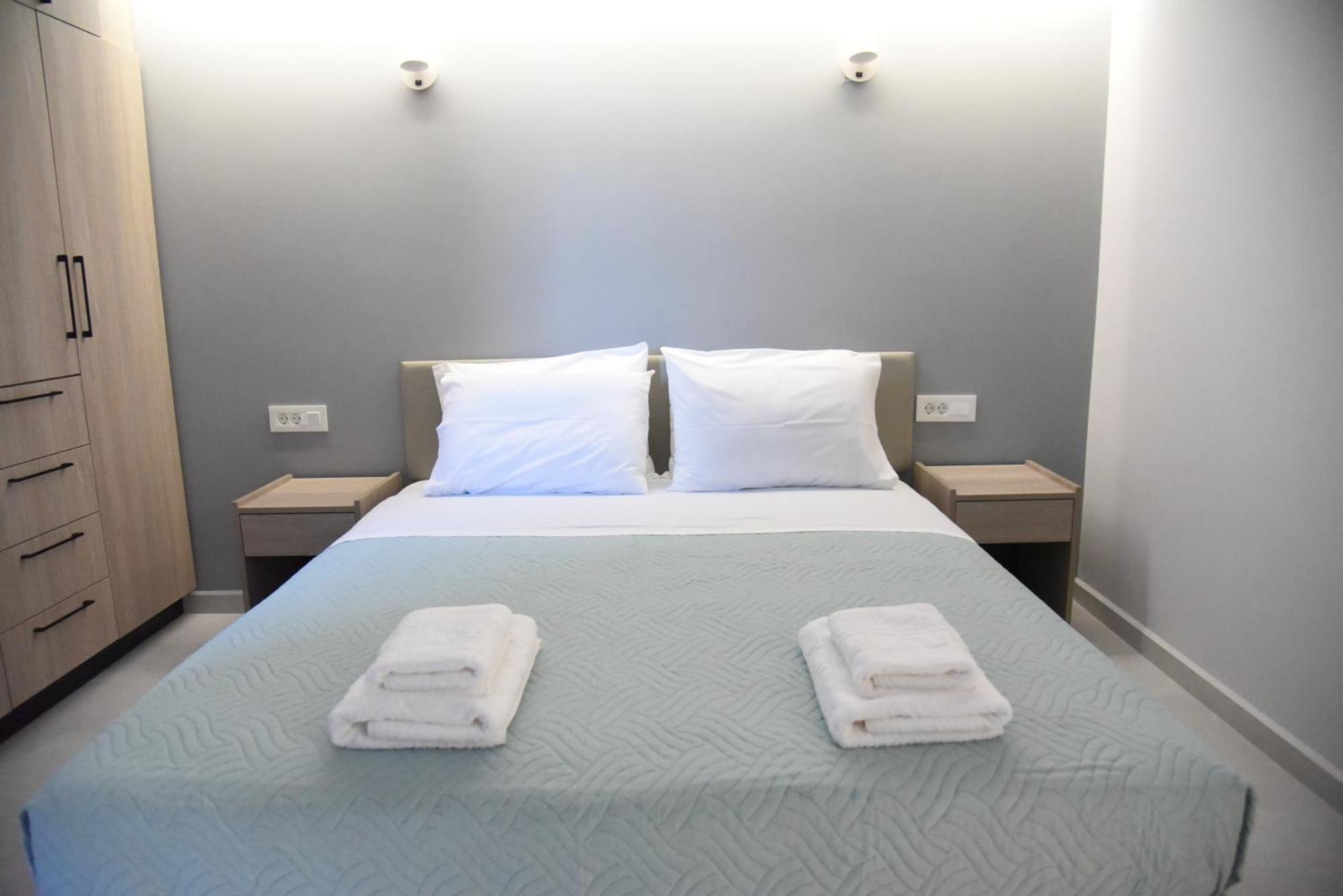 Pirgos Deluxe Apartment - Private Parking Kíssamos Eksteriør bilde