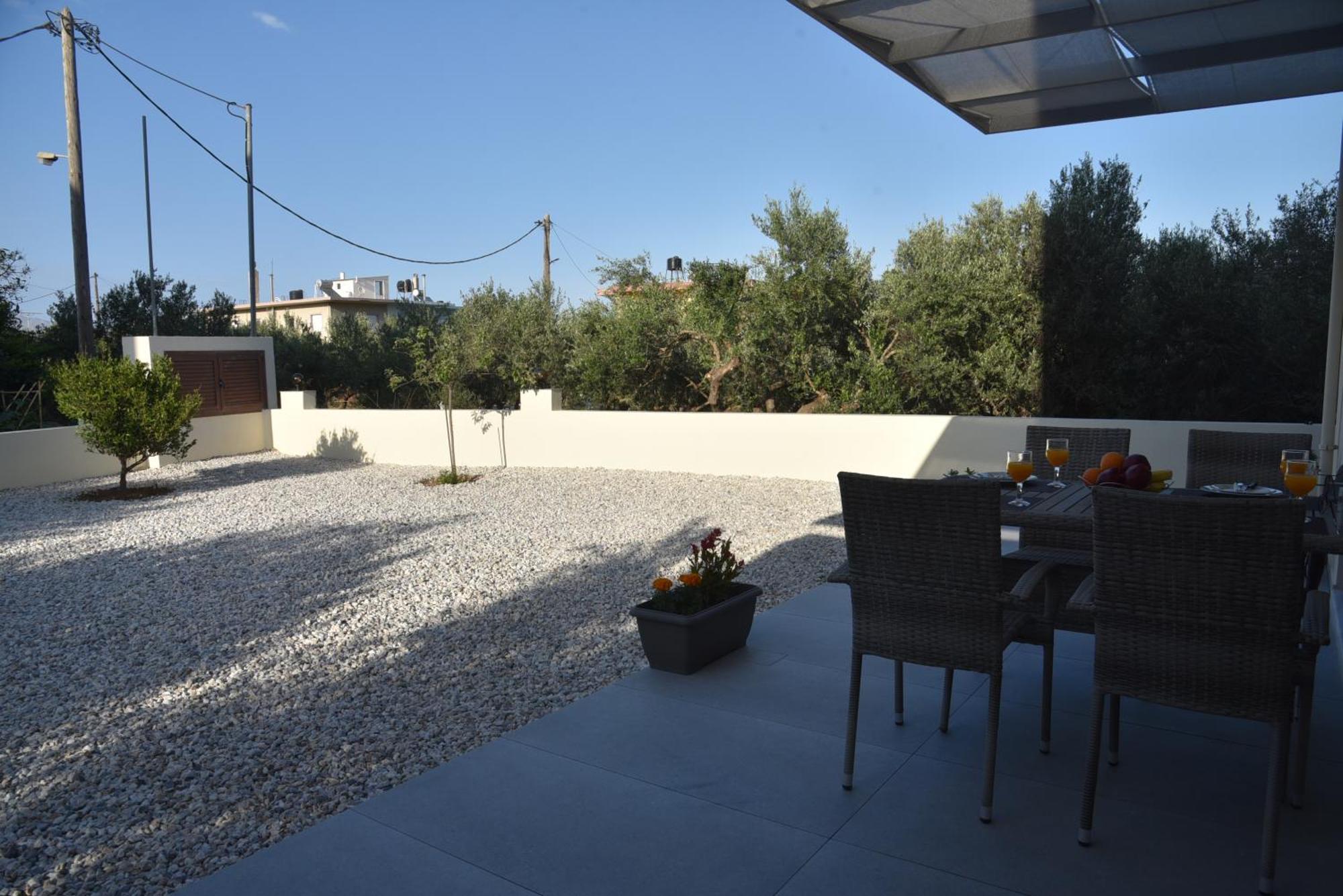 Pirgos Deluxe Apartment - Private Parking Kíssamos Eksteriør bilde