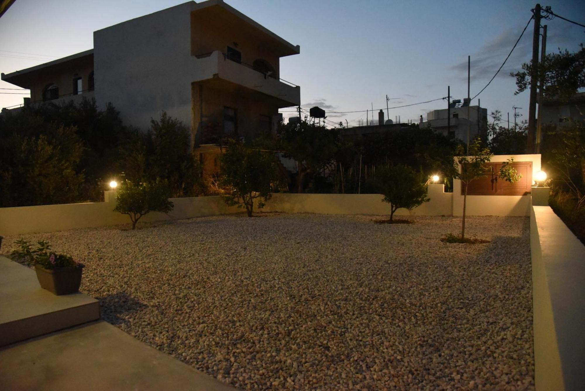 Pirgos Deluxe Apartment - Private Parking Kíssamos Eksteriør bilde