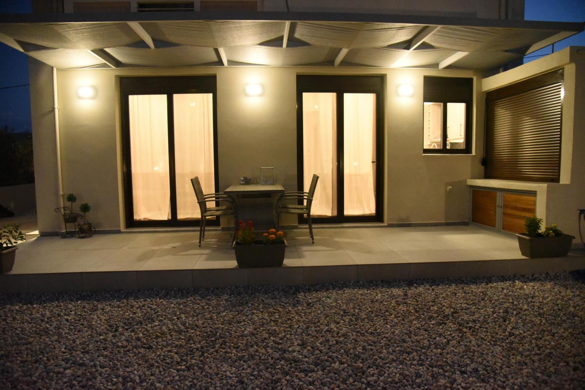 Pirgos Deluxe Apartment - Private Parking Kíssamos Eksteriør bilde